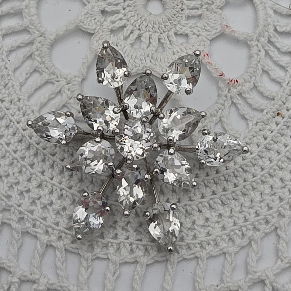 KN 925 Snowflake Brooch Sterling Silver Cubic Zirconia Pendant Sparkling